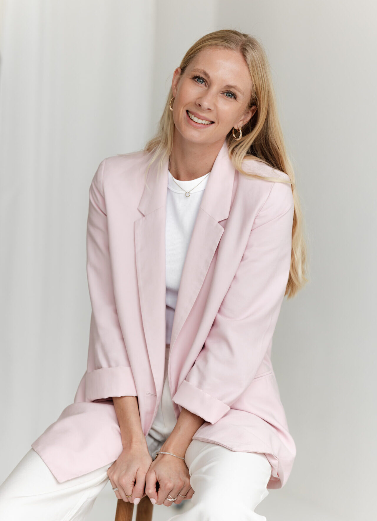 Storytelling_LinkedIn_Unternehmen_Hannah_Frick_Rosa_Blazer